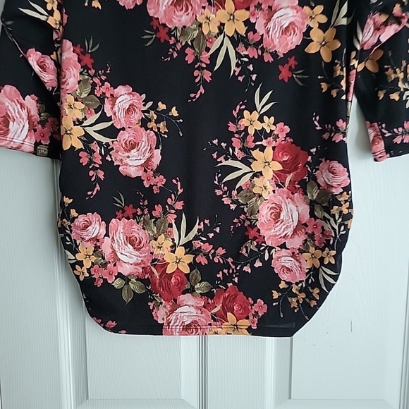 Try This Floral Blouse - Picture 2 of 10